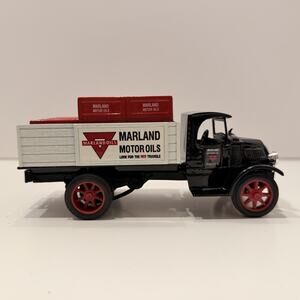 Marland Motor Oil 1927 Mack Stake Truck with Crates Ertl Scale Models Coin Bank